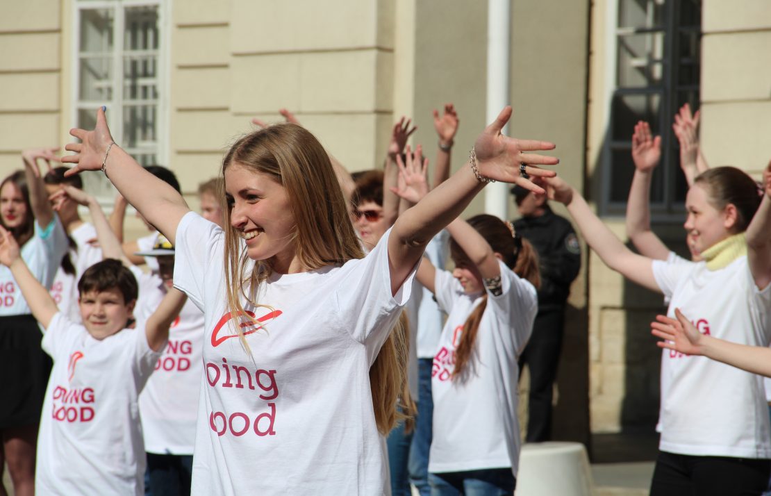 Flashmob en un evento por el Día de las Buenas Acciones en Lviv
