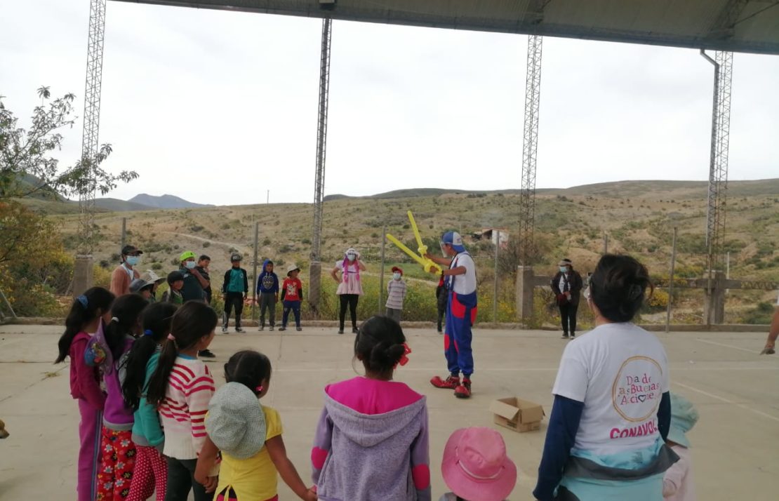 Actividad Manitas de Amor de CONAVOL con Niños