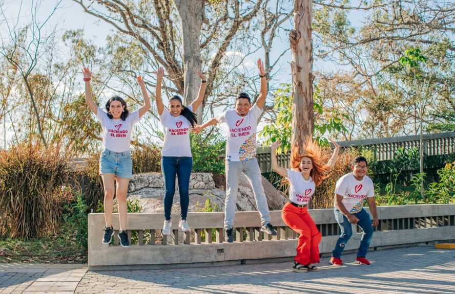 Sesión De Fotos De Los Voluntarios previo al Día de las Buenas Acciones