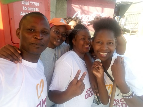 Voluntarios celebrando el Día de las Buenas Acciones 2019