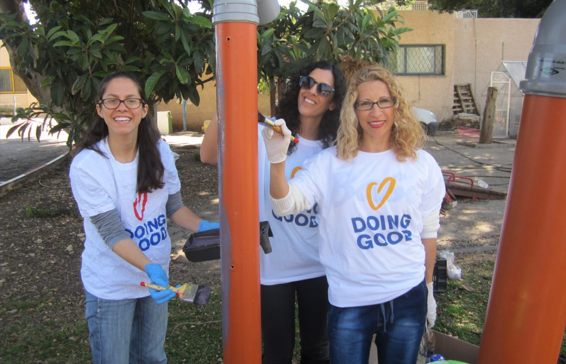 How Volunteering Benefits Your Business