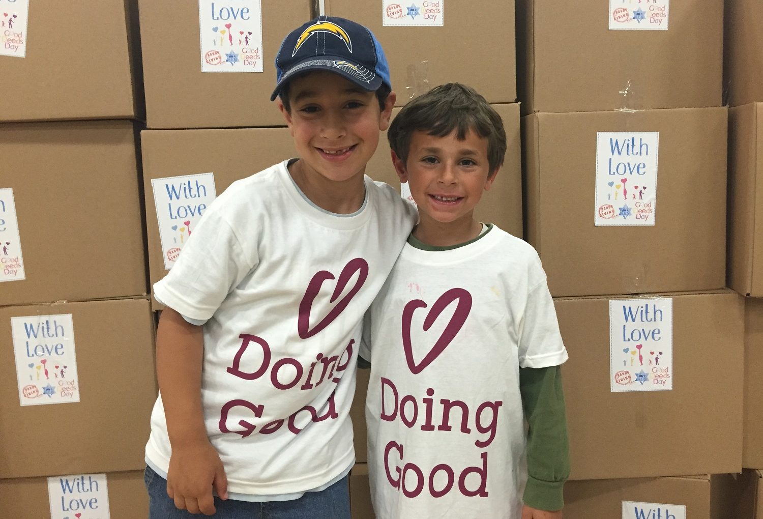 Smiling kids from Ken Jewish Community send boxes of love.