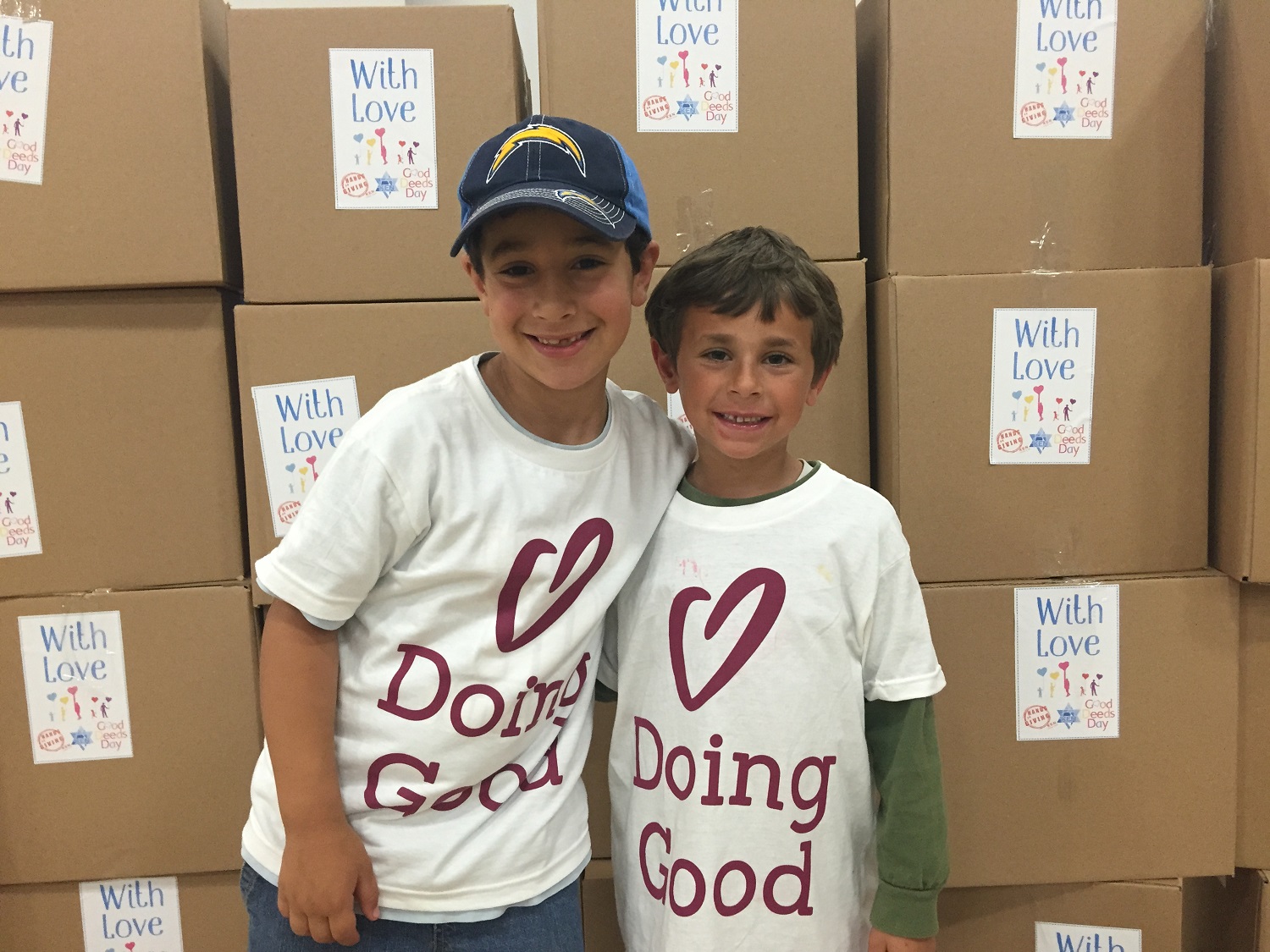 Smiling kids from Ken Jewish Community send boxes of love.
