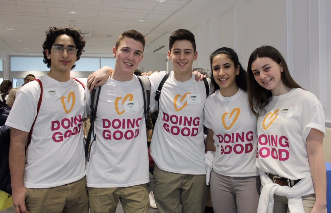 Teens from Ontario doing good on Good Deeds Day 2017.